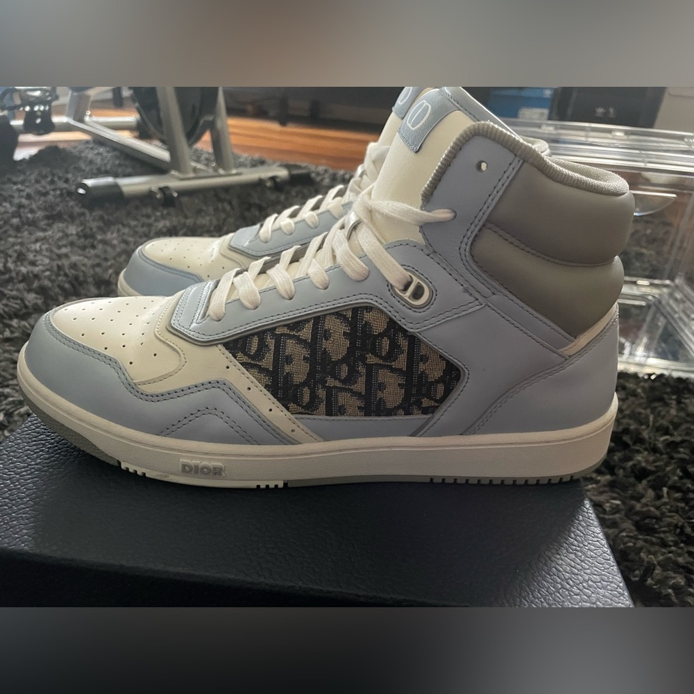 Dior baby blue B27